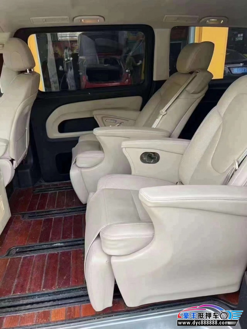 18年奔驰威霆轿车抵押车出售