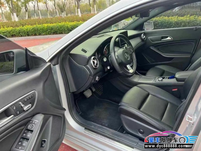 18年奔驰CLA轿车抵押车出售