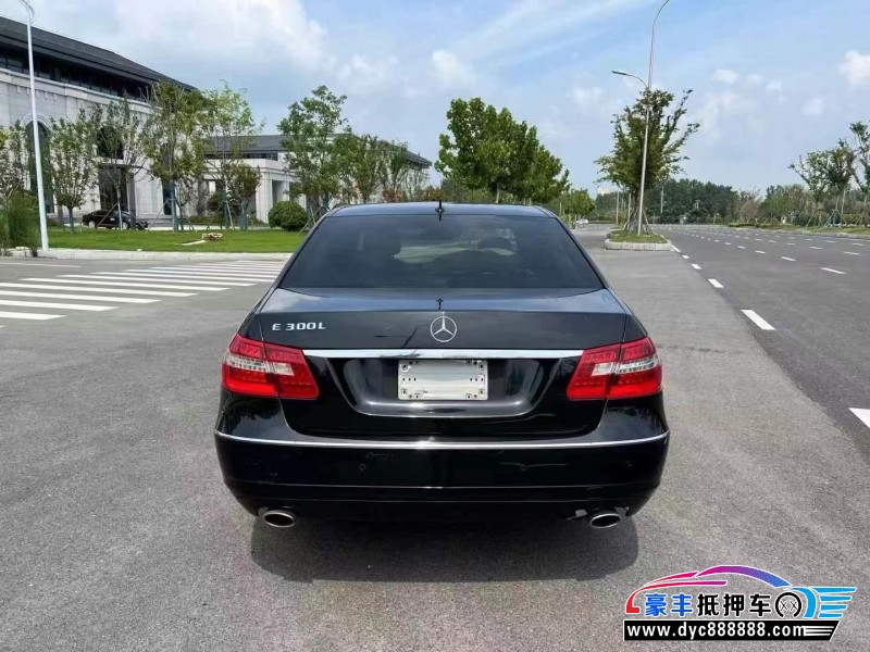 13年奔驰E轿车抵押车出售