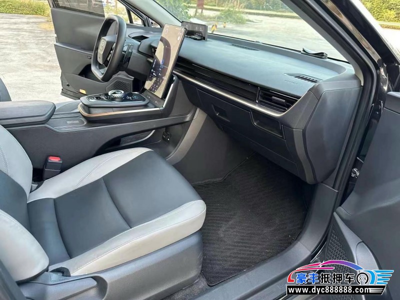 23年丰田BZ3轿车抵押车出售