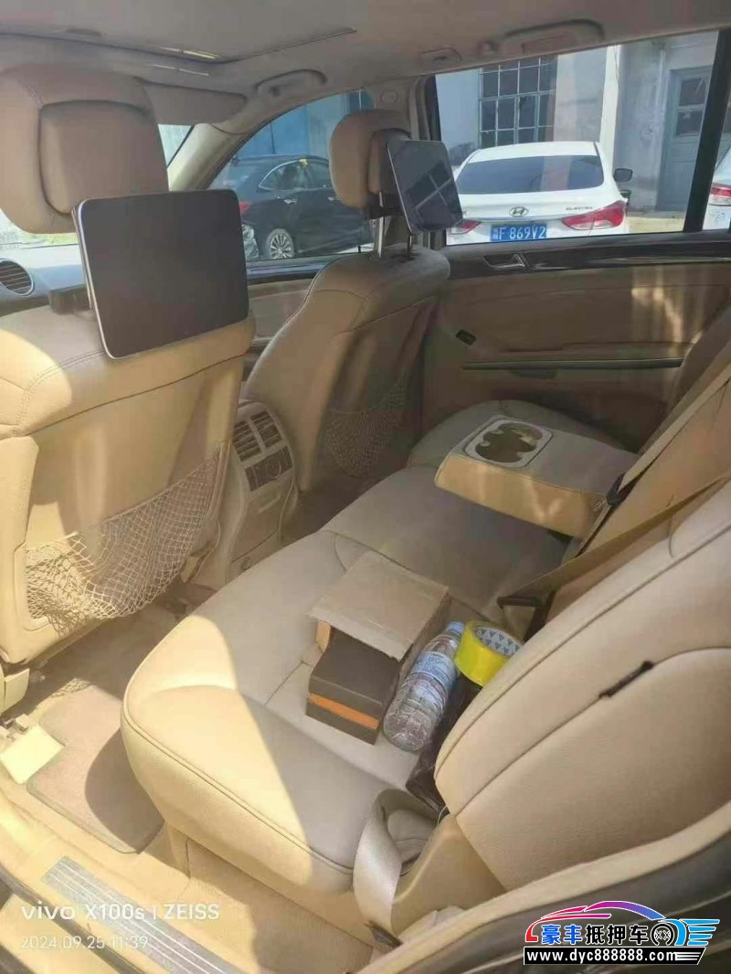 13年奔驰GL轿车抵押车出售