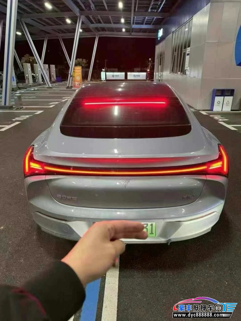 24年哪吒S轿车抵押车出售