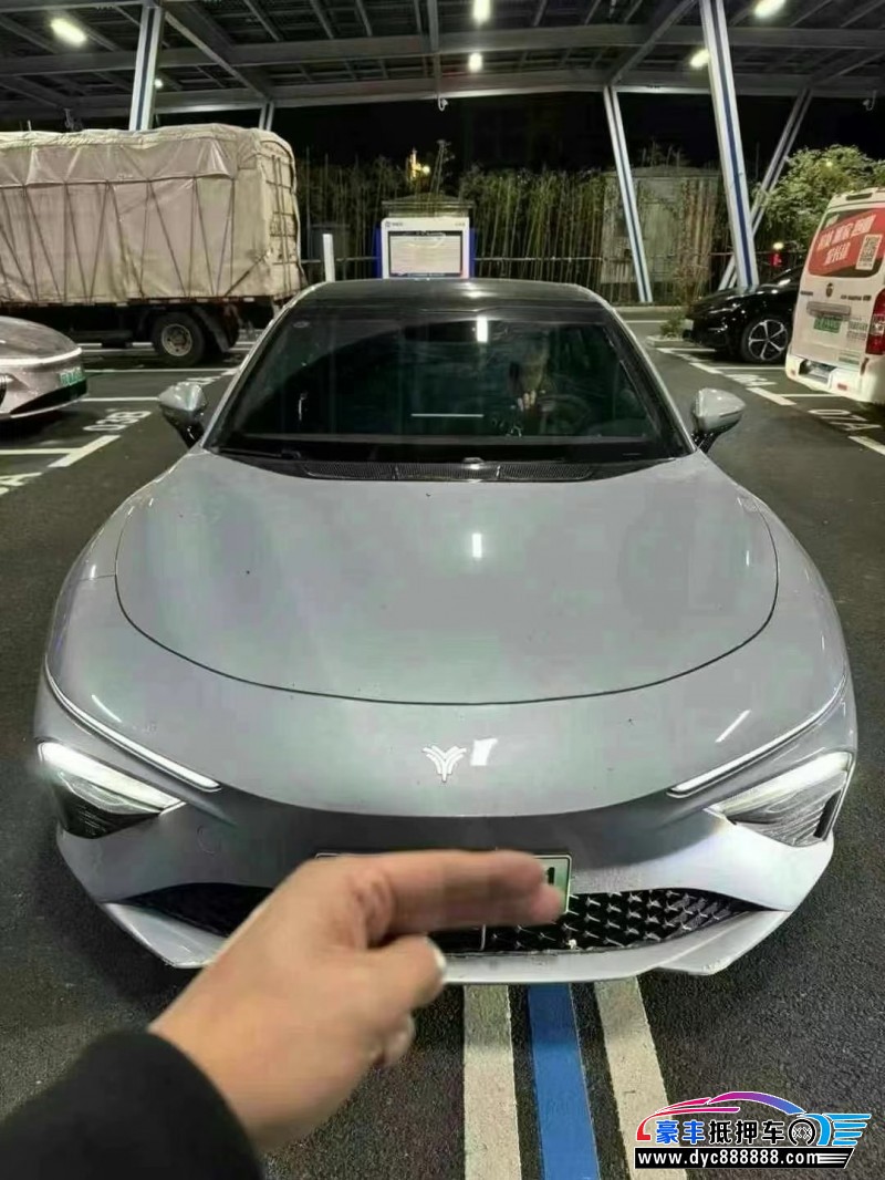 24年哪吒S轿车抵押车出售