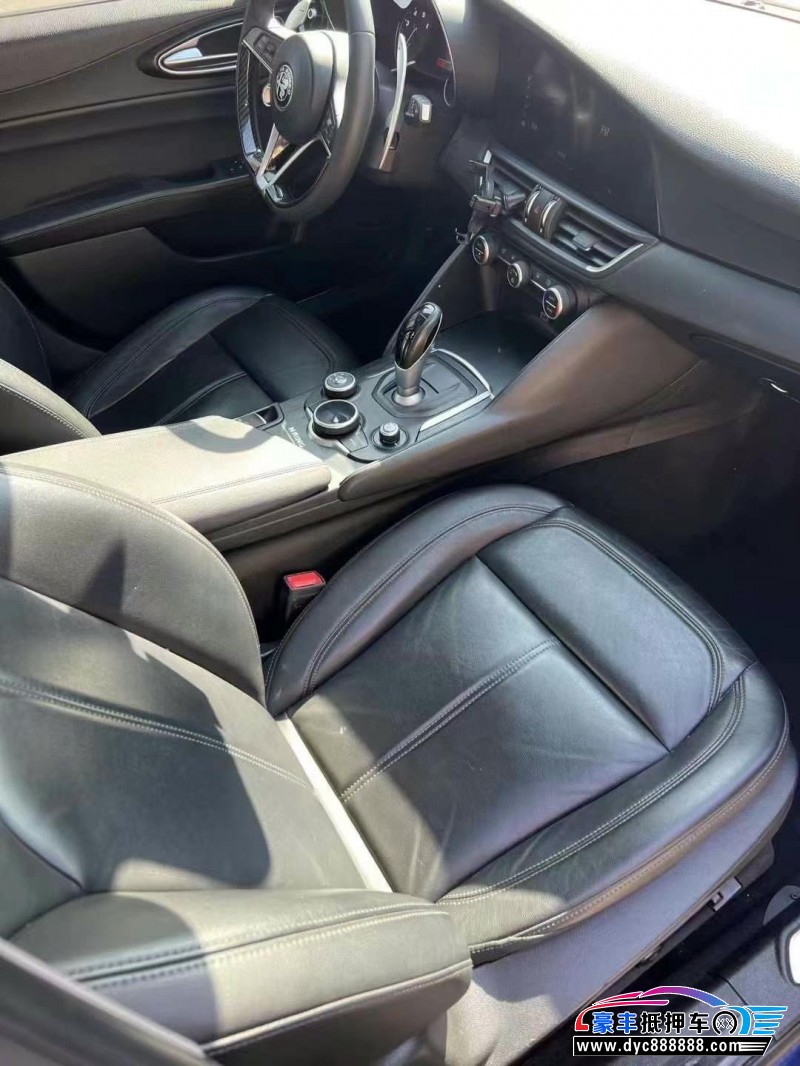 18年阿尔法·罗密欧Giulia轿车抵押车出售