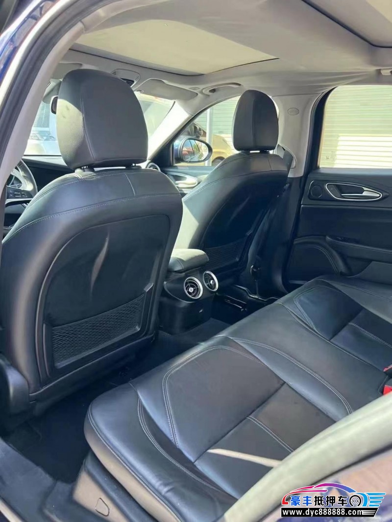 18年阿尔法·罗密欧Giulia轿车抵押车出售