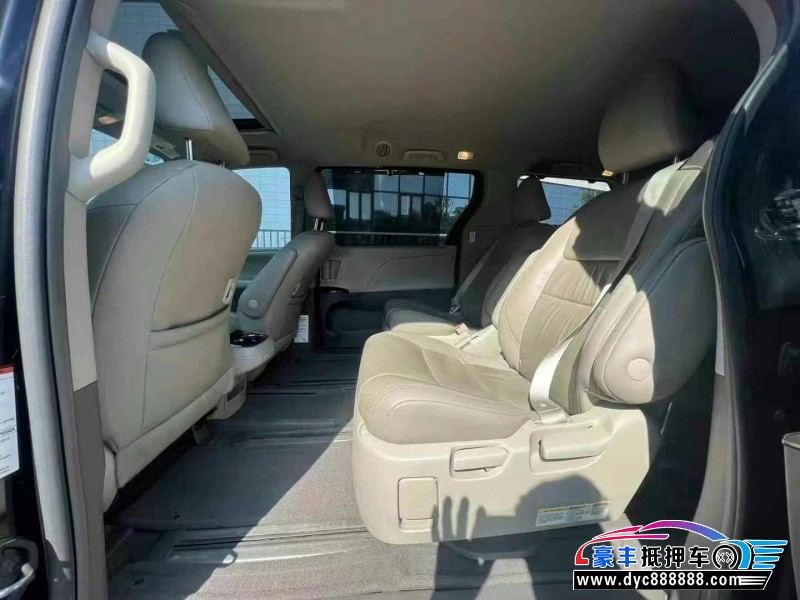 19年丰田塞纳轿车抵押车出售