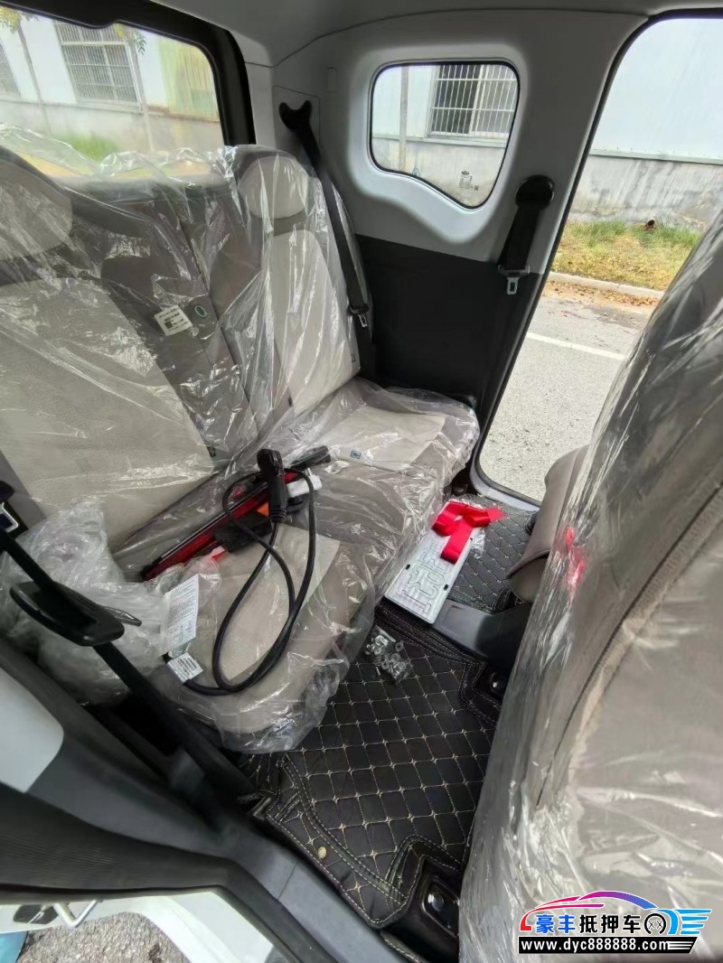 24年奇瑞冰淇淋轿车抵押车出售