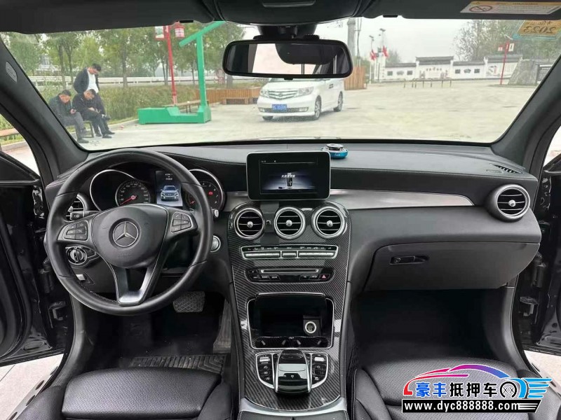 17年奔驰GLC轿车抵押车出售