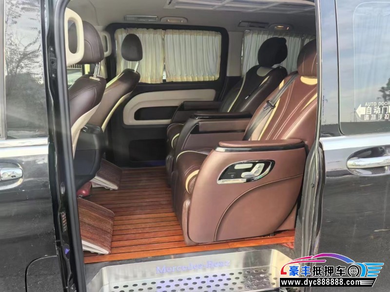 18年奔驰威霆轿车抵押车出售