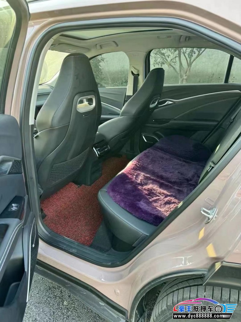 24年哪吒U轿车抵押车出售