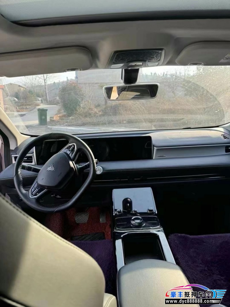 24年哪吒U轿车抵押车出售