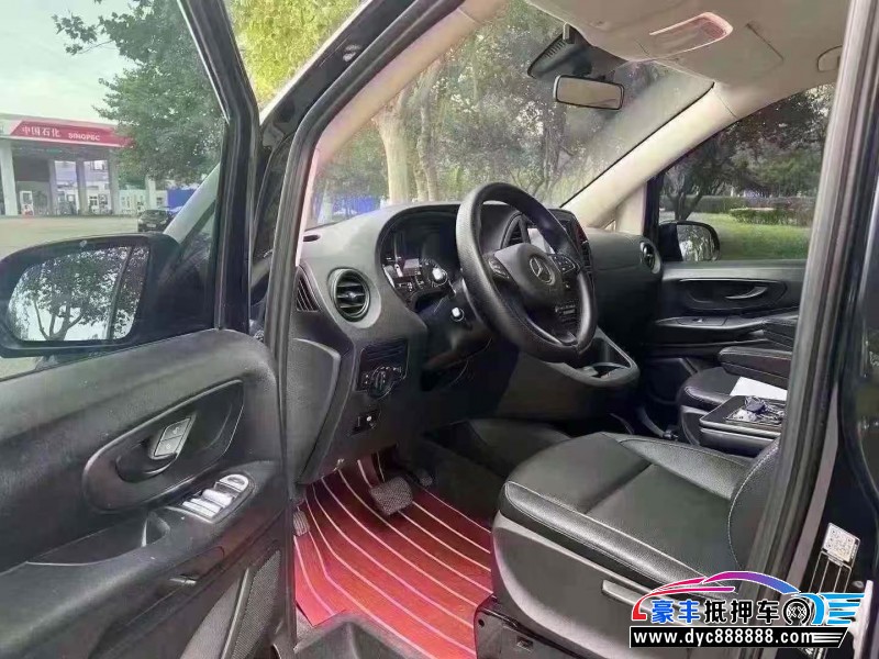 18年奔驰威霆轿车抵押车出售