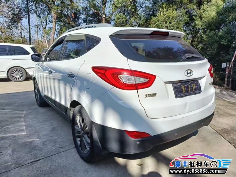 16年现代ix35轿车抵押车出售
