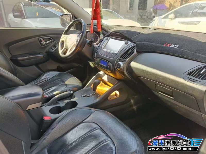 16年现代ix35轿车抵押车出售