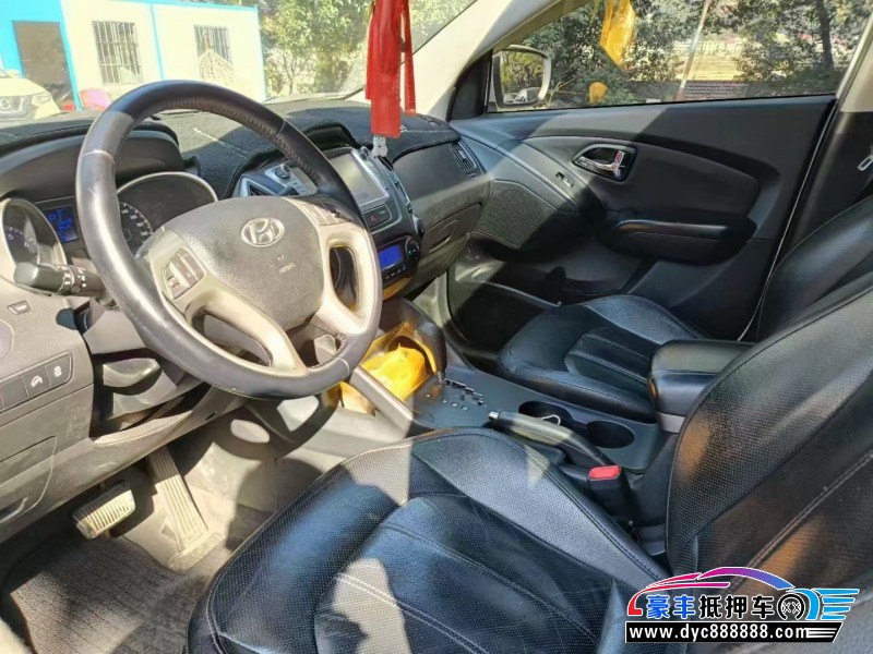 16年现代ix35轿车抵押车出售