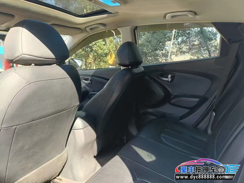 16年现代ix35轿车抵押车出售