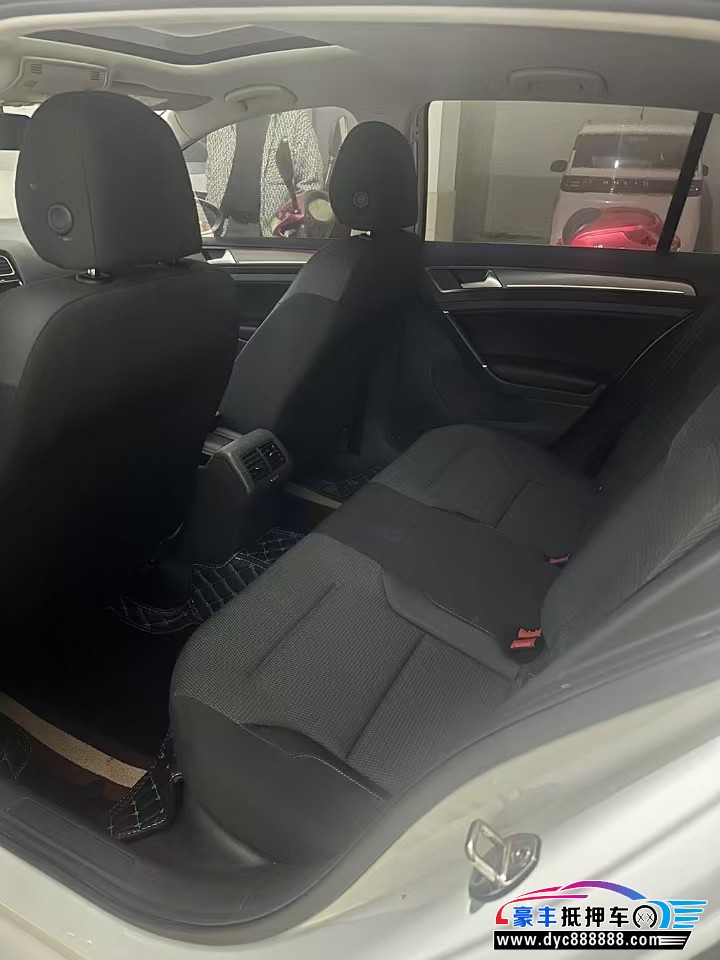 16年大众高尔夫轿车抵押车出售