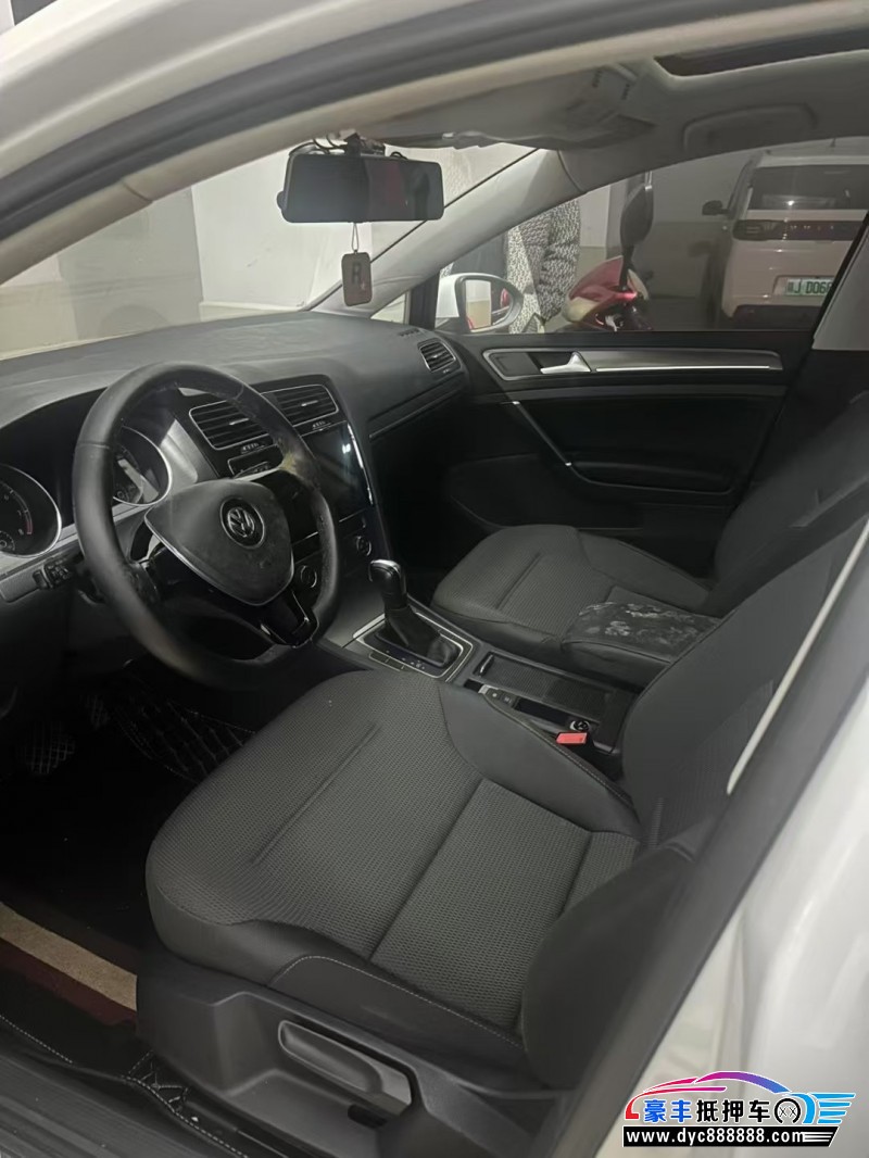 16年大众高尔夫轿车抵押车出售