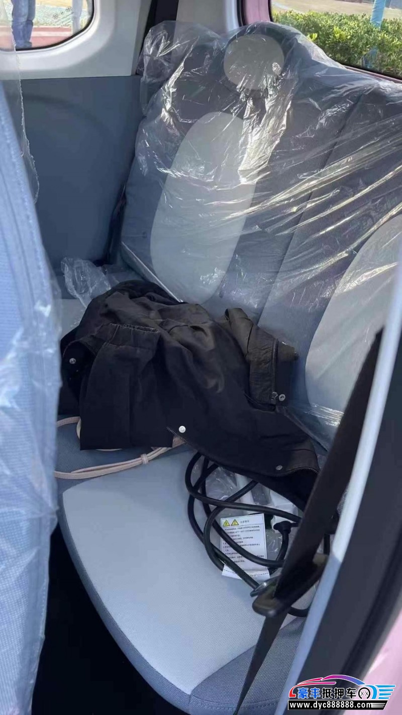 24年奔腾小马轿车抵押车出售