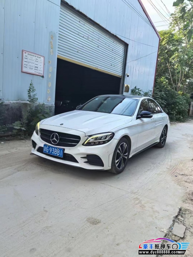 19年奔驰C轿车抵押车出售