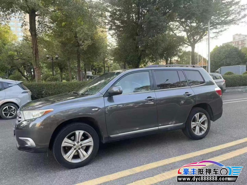 13年丰田汉兰达轿车抵押车出售