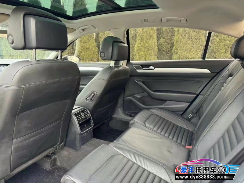 17年大众迈腾轿车抵押车出售