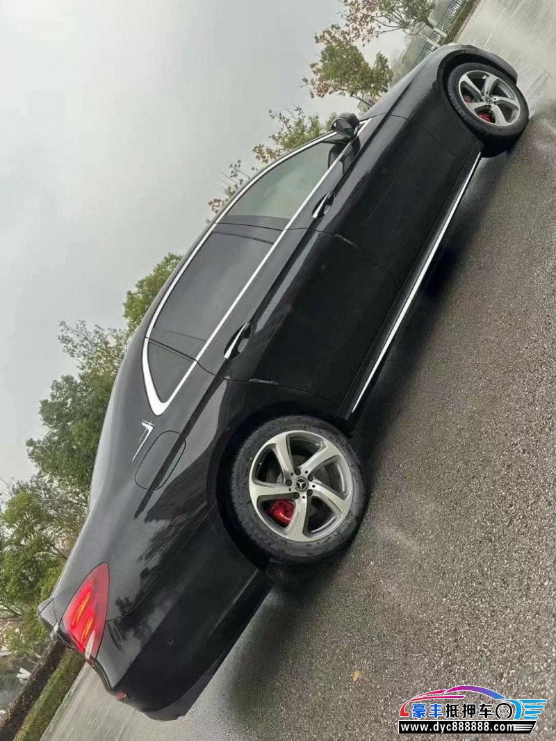 17年奔驰E轿车抵押车出售