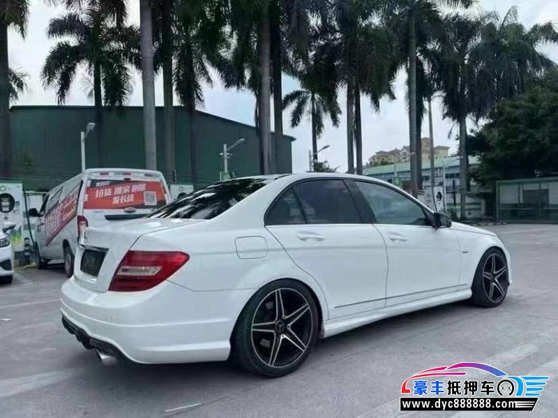 14年奔驰C轿车抵押车出售