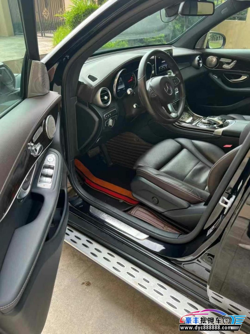 17年奔驰GLC轿车抵押车出售