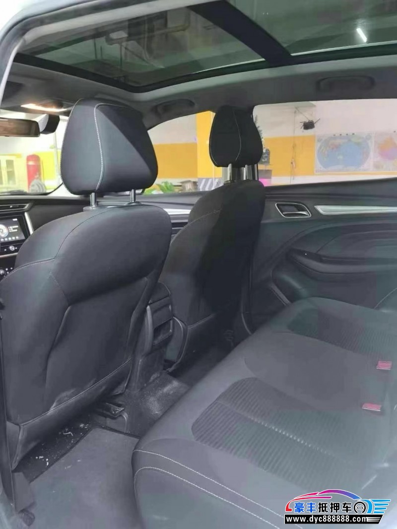 19年荣威RX3轿车抵押车出售