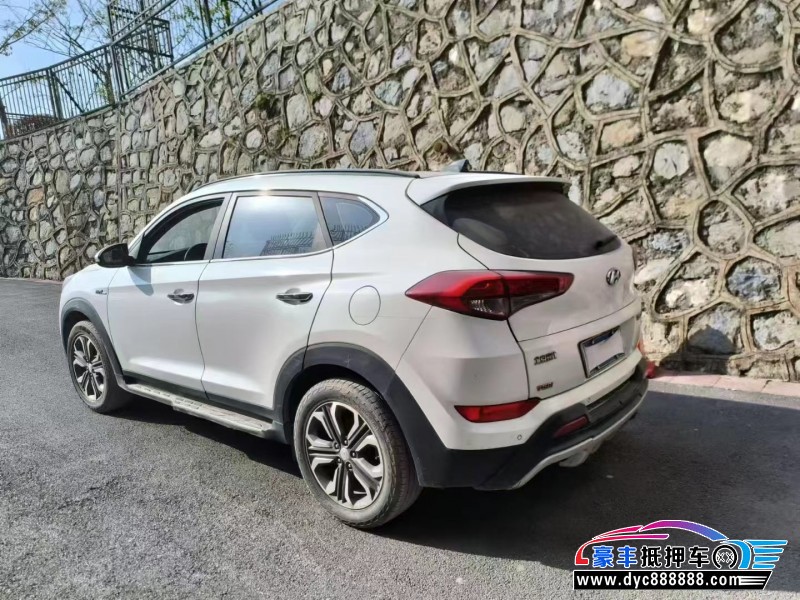 15年现代途胜轿车抵押车出售