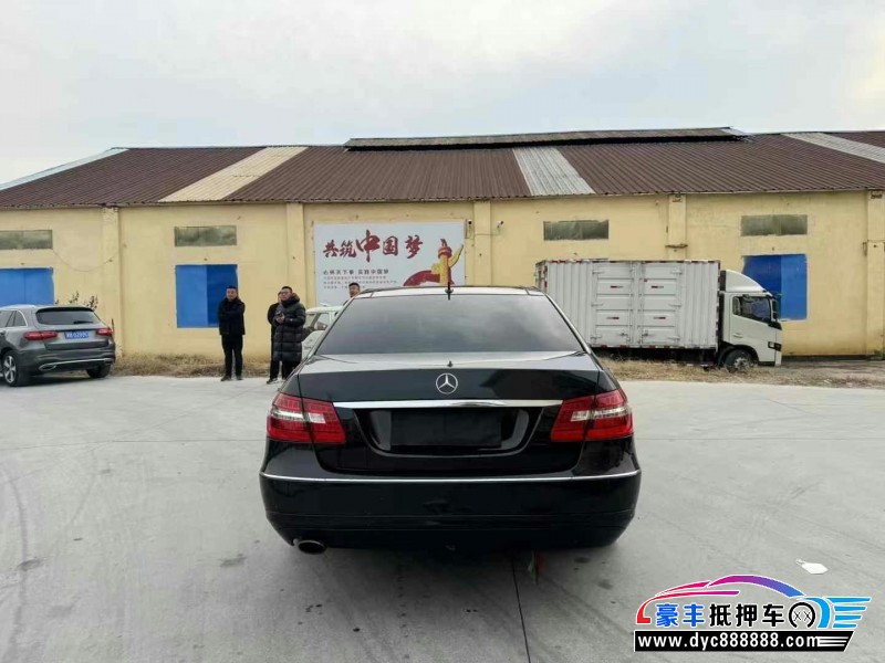 13年奔驰E轿车抵押车出售