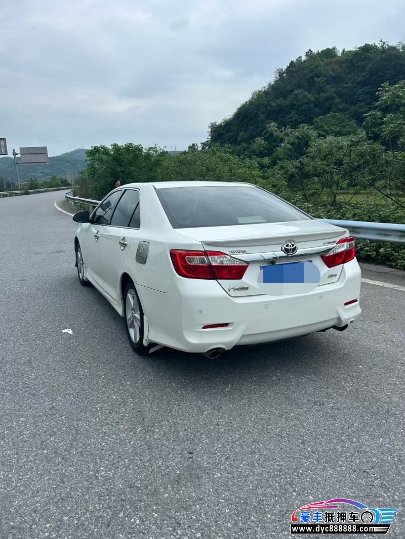 14年丰田凯美瑞轿车抵押车出售