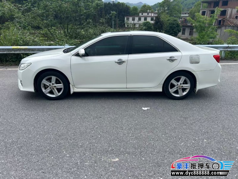 14年丰田凯美瑞轿车抵押车出售