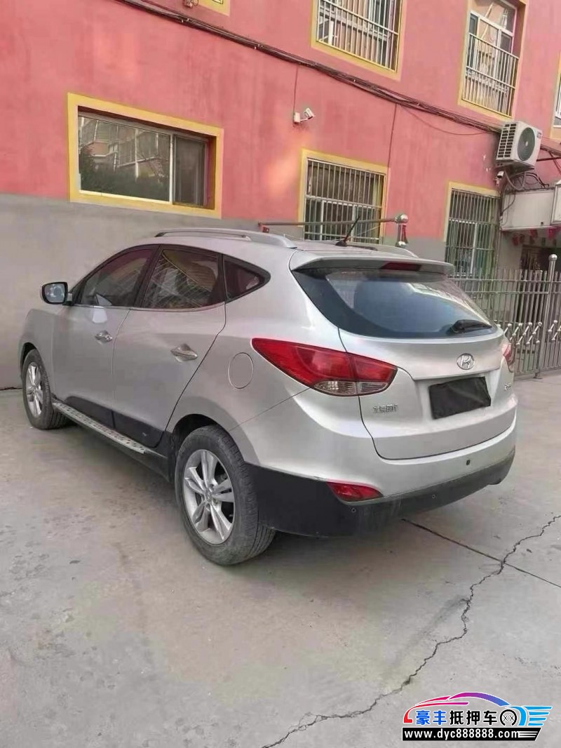 13年现代ix35轿车抵押车出售