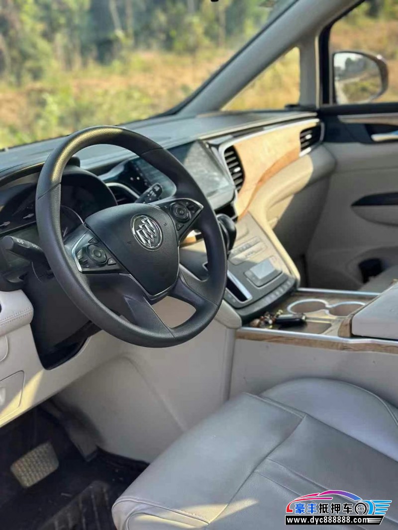 18年别克GL8轿车抵押车出售