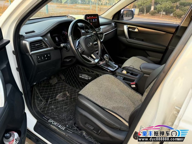 18年起亚智跑轿车抵押车出售