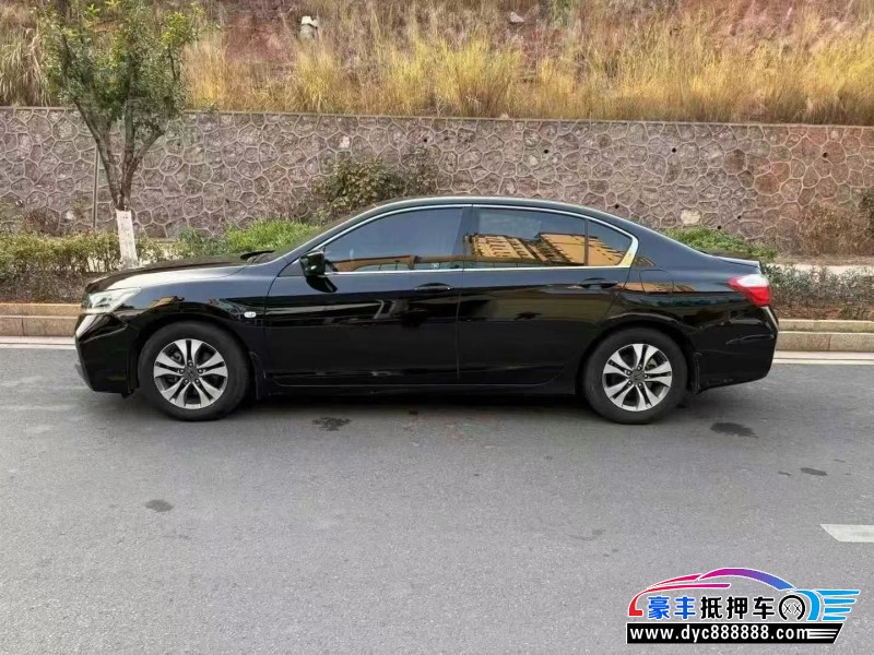 16年本田雅阁轿车抵押车出售