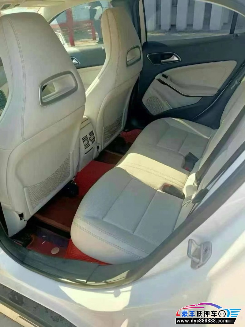 12年奔驰C轿车抵押车出售