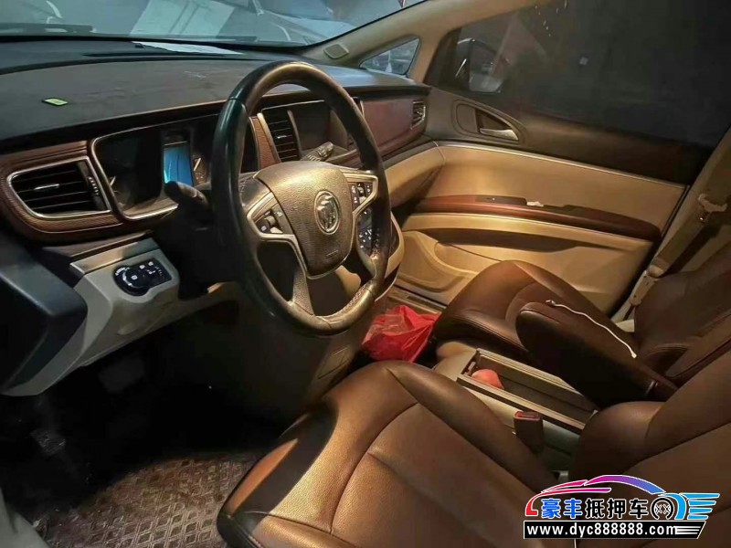 17年别克GL8轿车抵押车出售