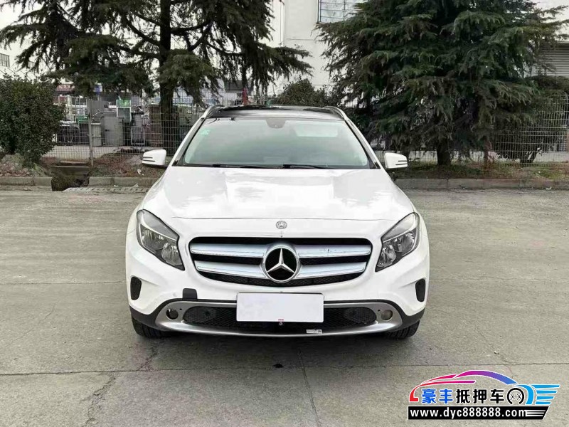 15年奔驰GLA轿车抵押车出售
