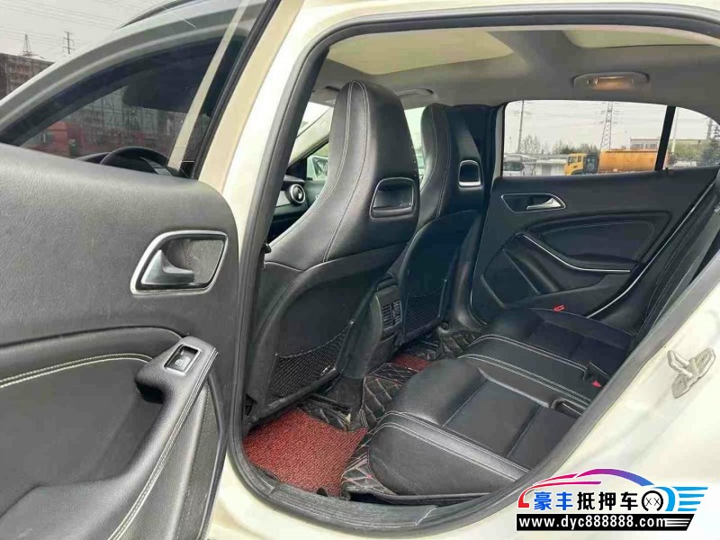 15年奔驰GLA轿车抵押车出售