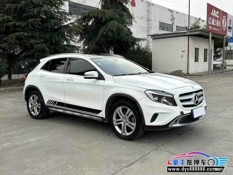 15年奔驰GLA轿车抵押车出售