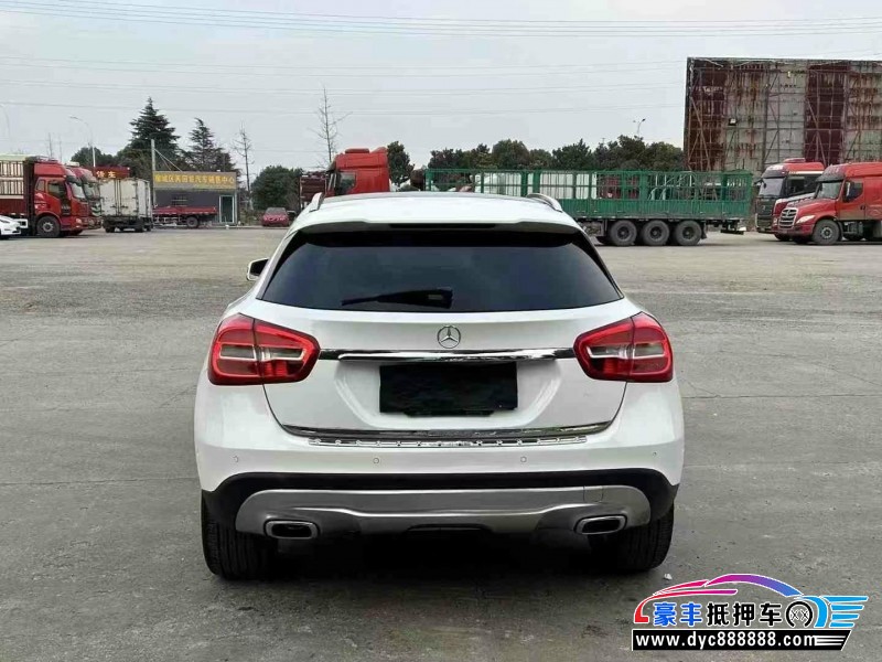 15年奔驰GLA轿车抵押车出售