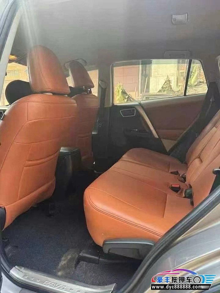 14年丰田RAV4轿车抵押车出售