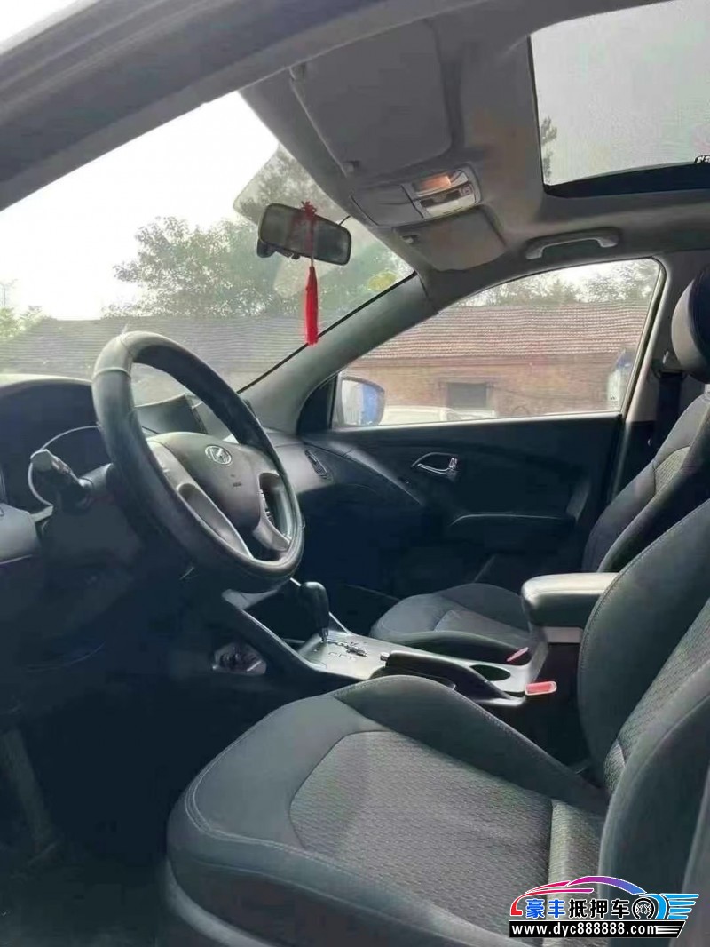 14年现代ix35轿车抵押车出售