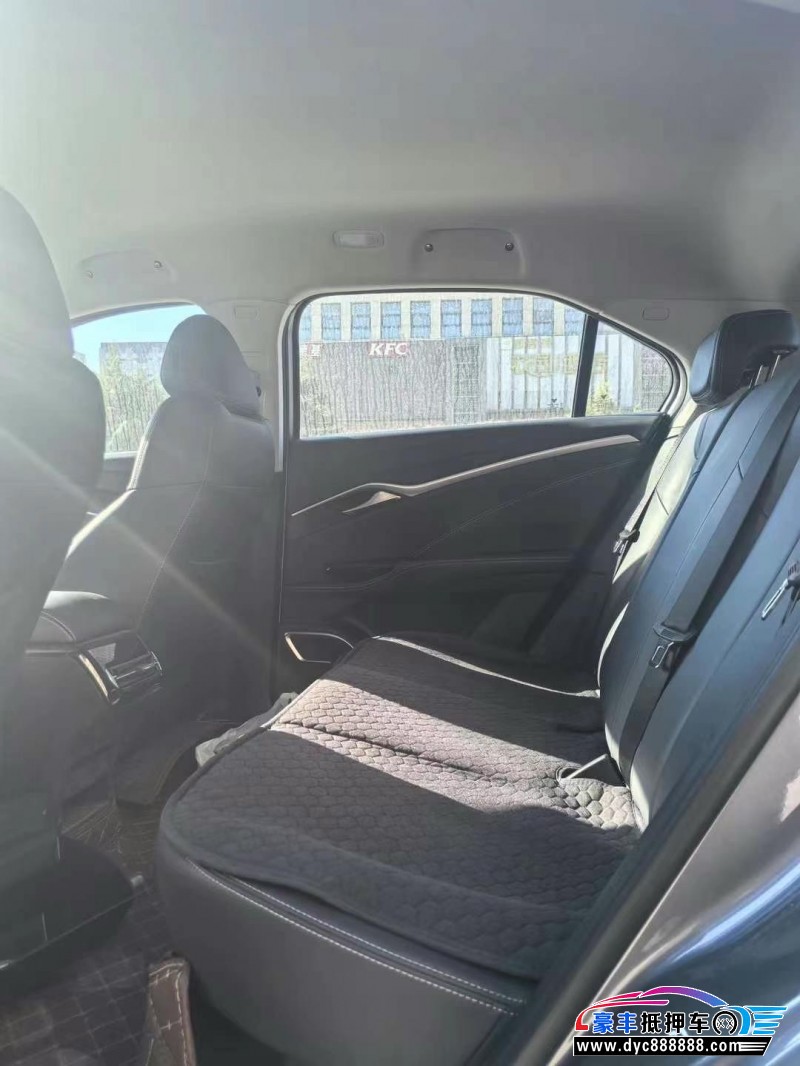 24年哪吒U轿车抵押车出售