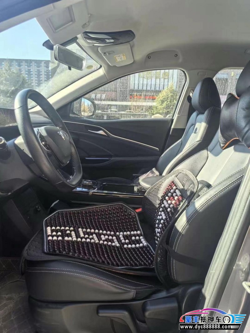 24年哪吒U轿车抵押车出售