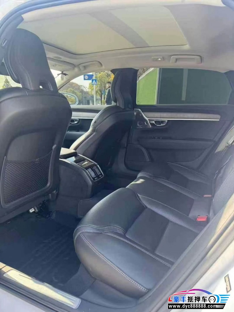 22年沃尔沃S90轿车抵押车出售