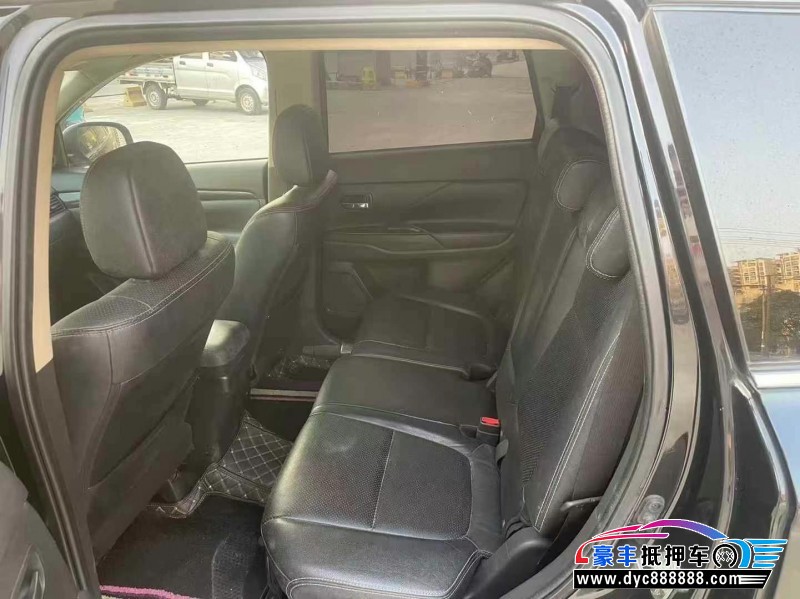 16年三菱欧蓝德轿车抵押车出售